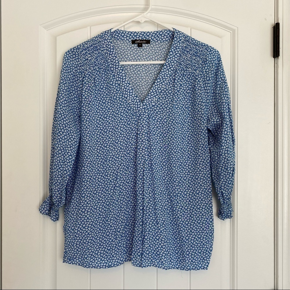 Soiree Blue & White V Neck 3/4 Sleeve Top Size Small